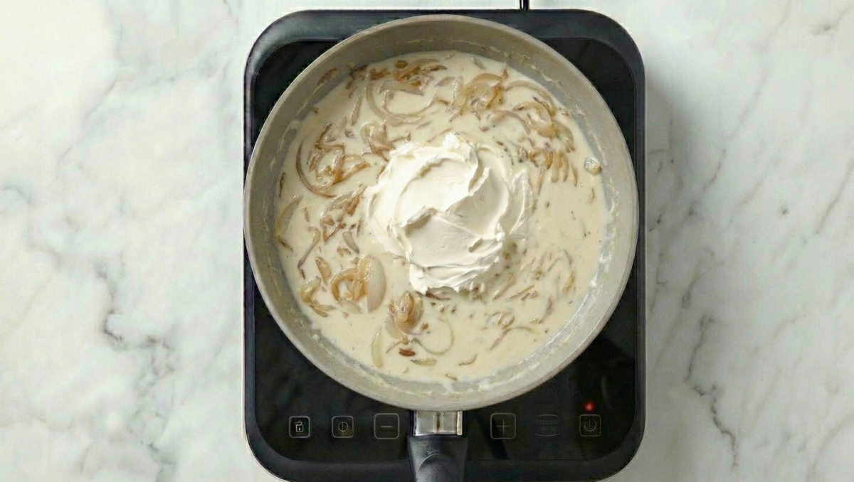 Pechugas de pollo en salsa de queso. Receta fácil, cremosa y lista en 30 minutos