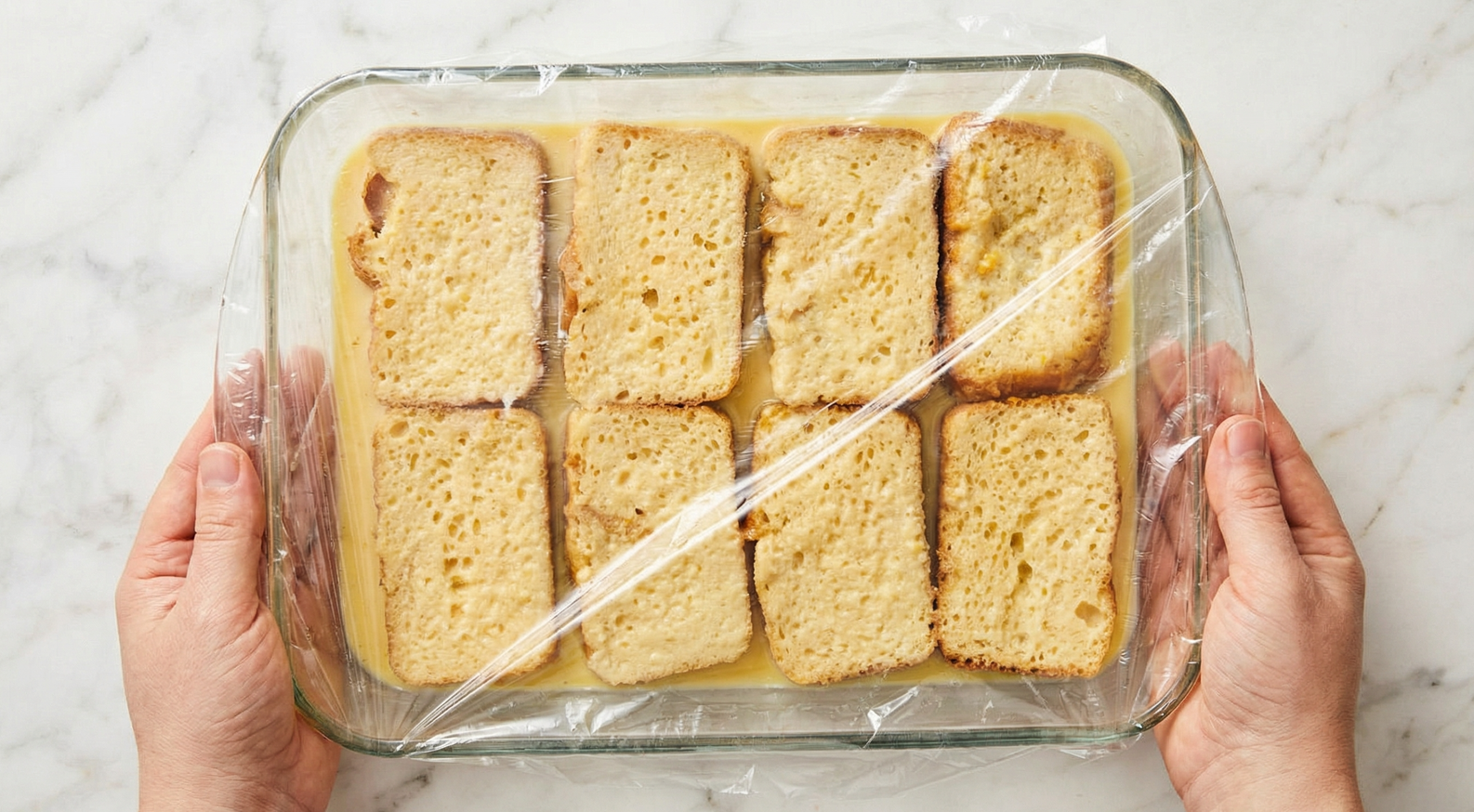 Torrijas de brioche caramelizadas. La versión a la plancha más jugosa y fácil en casa