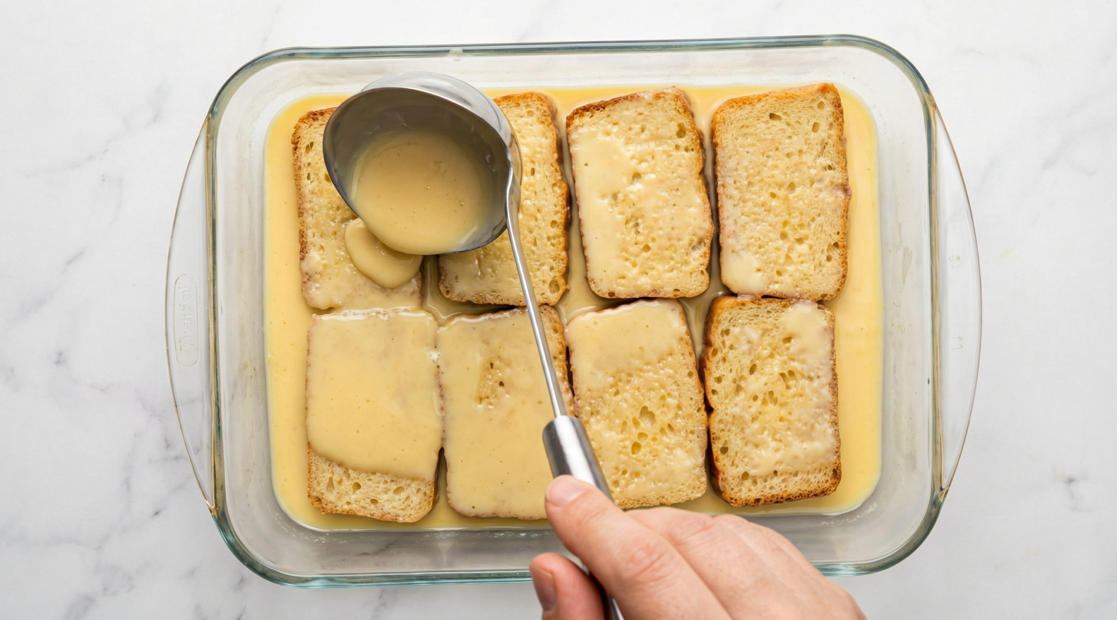 Torrijas de brioche caramelizadas. La versión a la plancha más jugosa y fácil en casa
