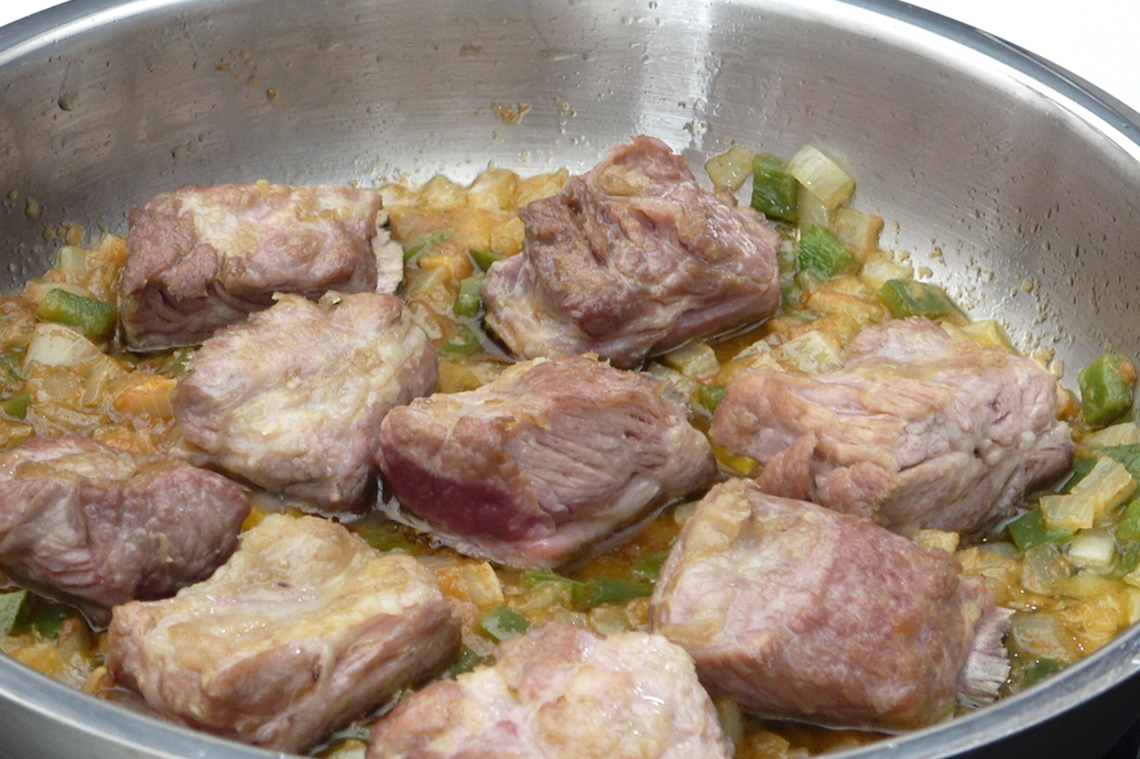 Arroz caldoso con costillas de cerdo. Receta tradicional paso a paso