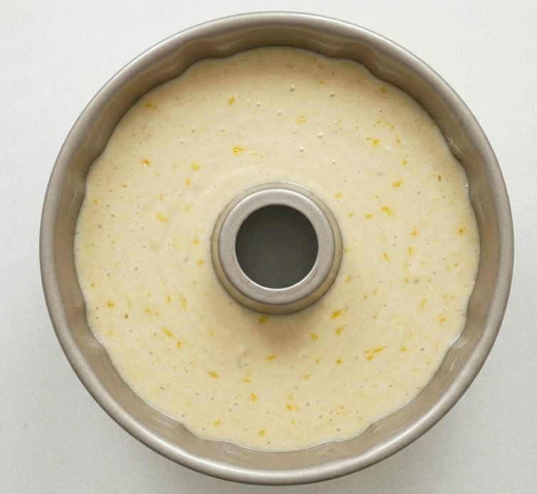 Ciambella italiana tradicional. Bizcocho casero con mantequilla al estilo de las cocinas italianas