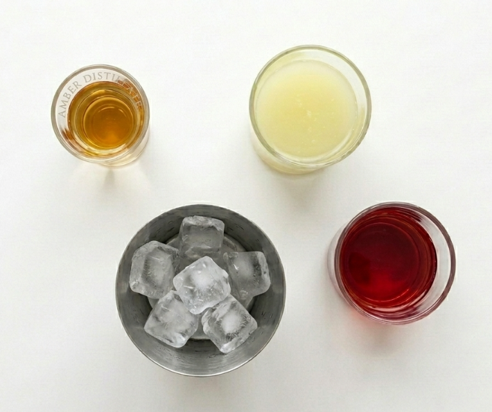 Cóctel Bacardi. Receta clásica con ron blanco, lima y granadina