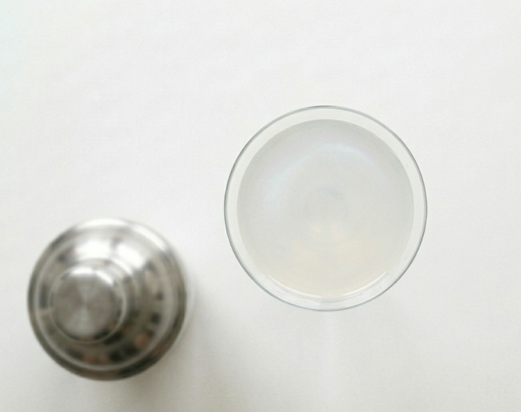 Cóctel White Spider. Receta fácil y refrescante con vodka y menta