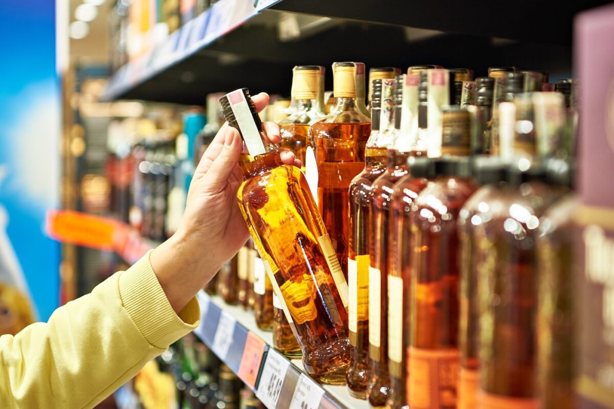 Consejos básicos para alejar del alcohol a tu hijo el máximo tiempo posible