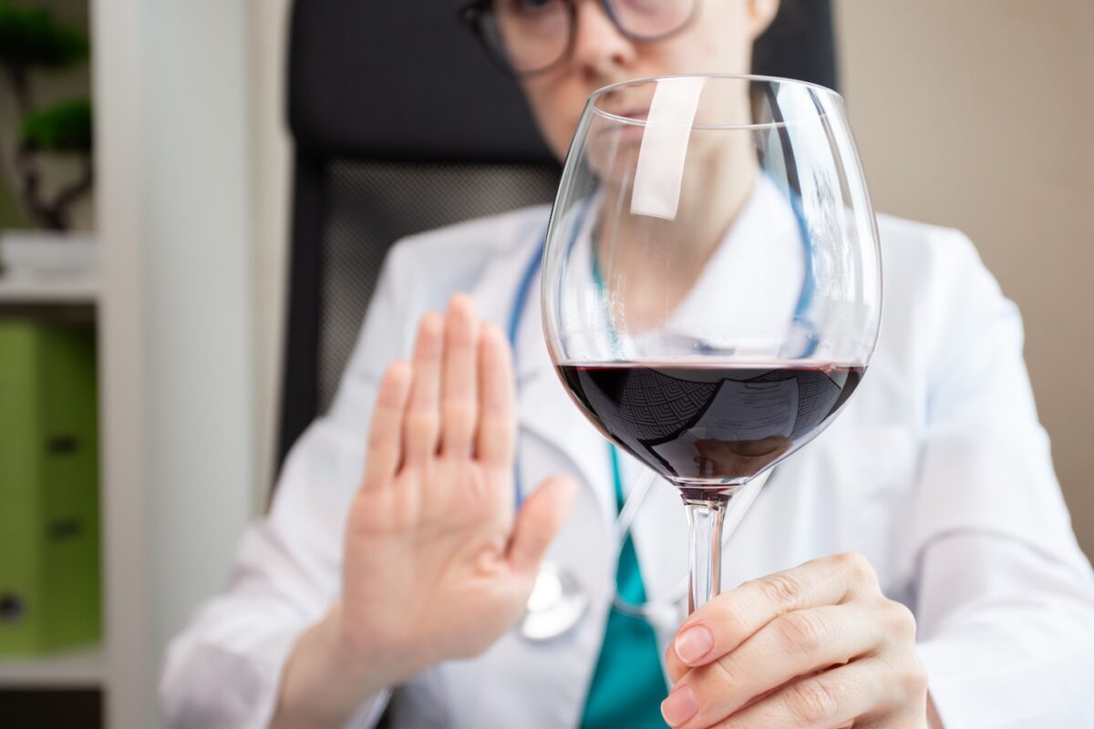 Consejos básicos para alejar del alcohol a tu hijo el máximo tiempo posible