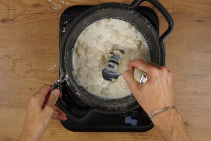 Espárragos blancos gratinados al horno con jamón y queso: receta fácil, rápida y muy resultona