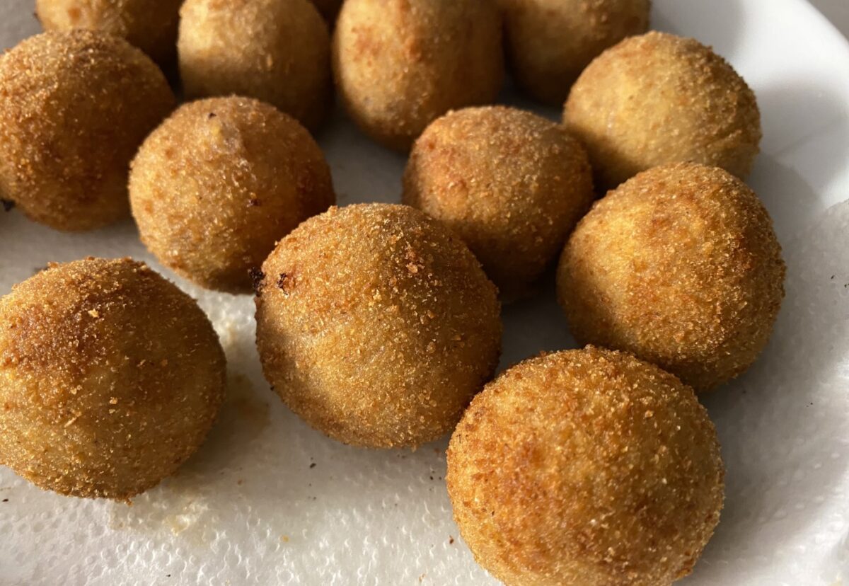 Croquetas de las sobras de pringá de cocido. Receta andaluza para croquetear
