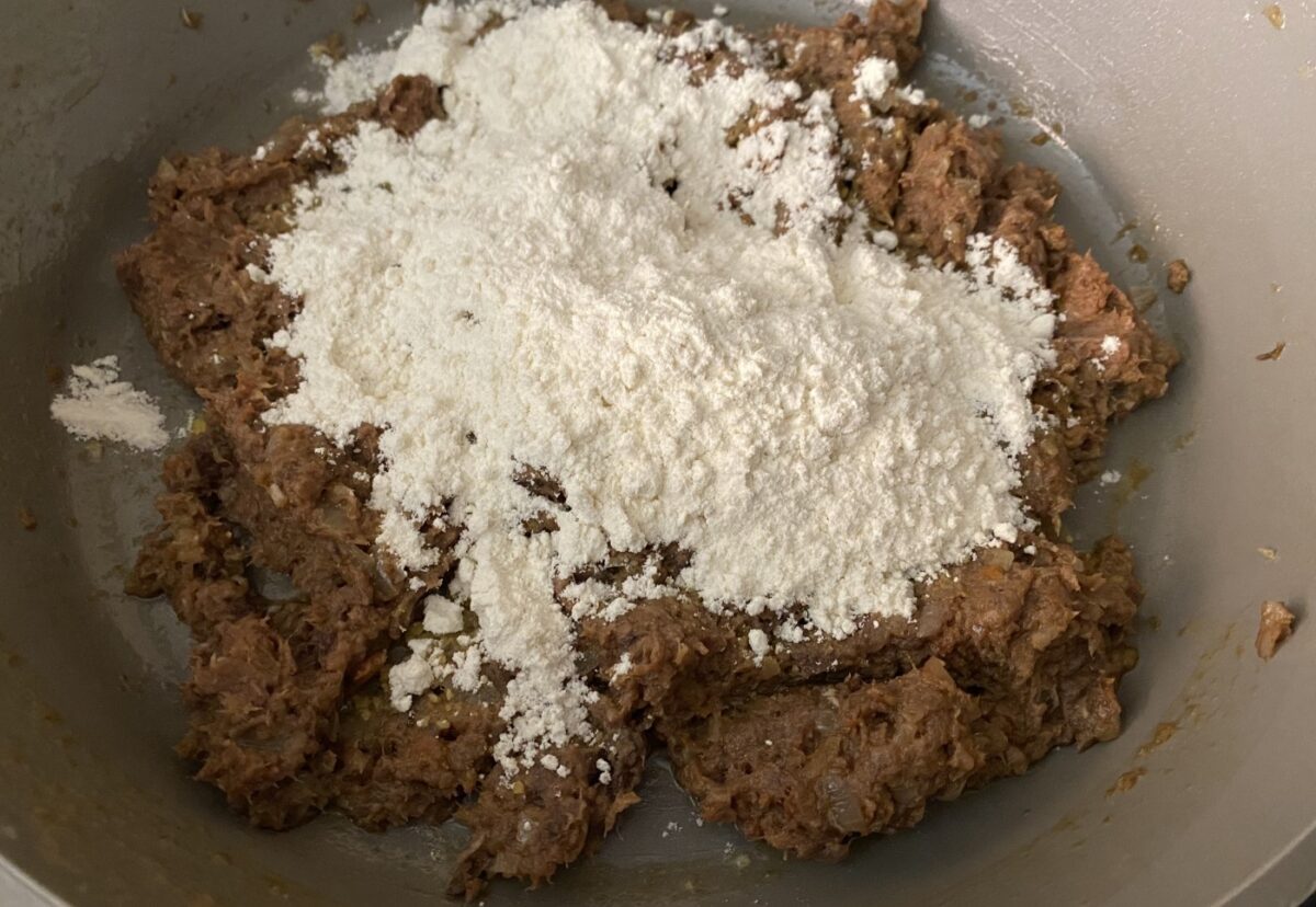 Croquetas de las sobras de pringá de cocido. Receta andaluza para croquetear