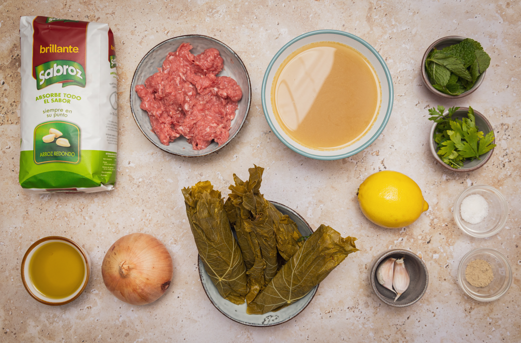 Dolmas griegas rellenas de arroz y carne