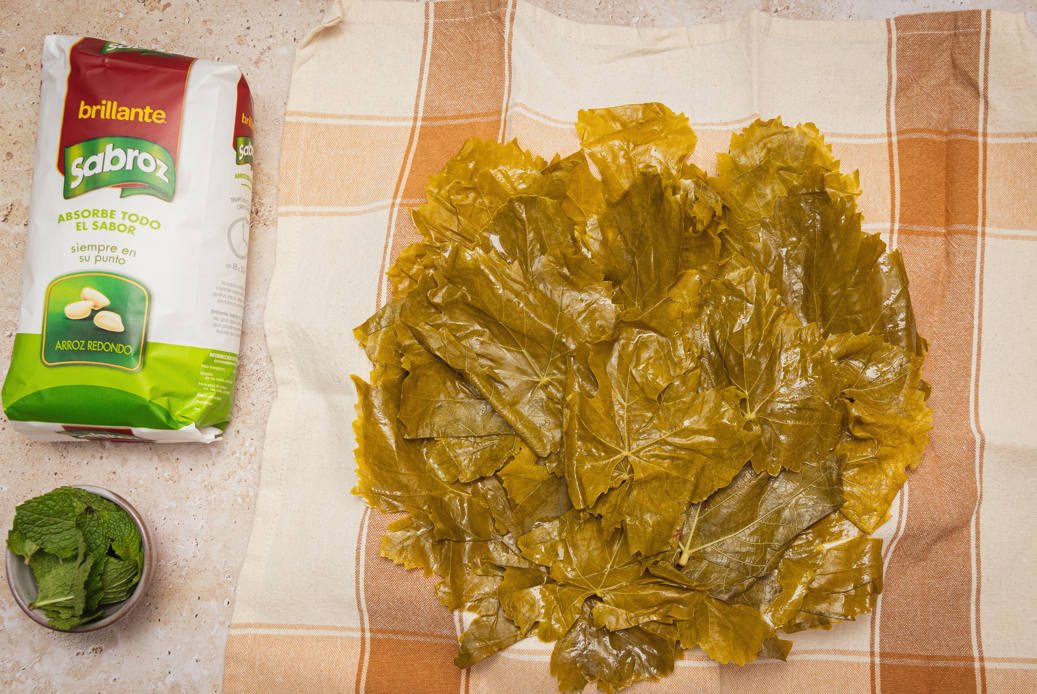 Dolmas griegas rellenas de arroz y carne