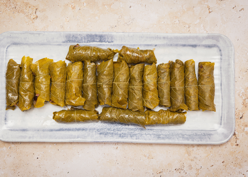 Dolmas griegas rellenas de arroz y carne