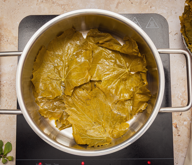 Dolmas griegas rellenas de arroz y carne