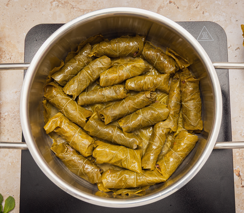 Dolmas griegas rellenas de arroz y carne