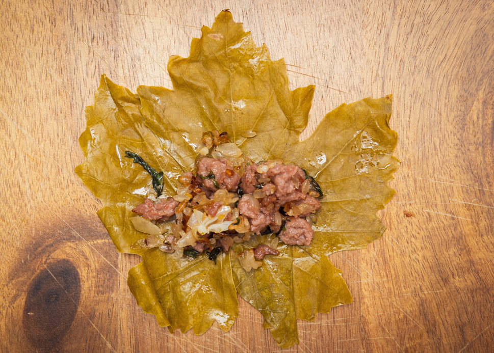 Dolmas griegas rellenas de arroz y carne