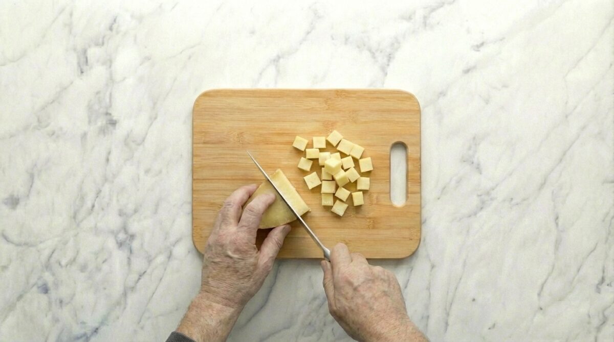 Ensalada con manzana crujiente y vinagreta casera, receta fácil y saludable