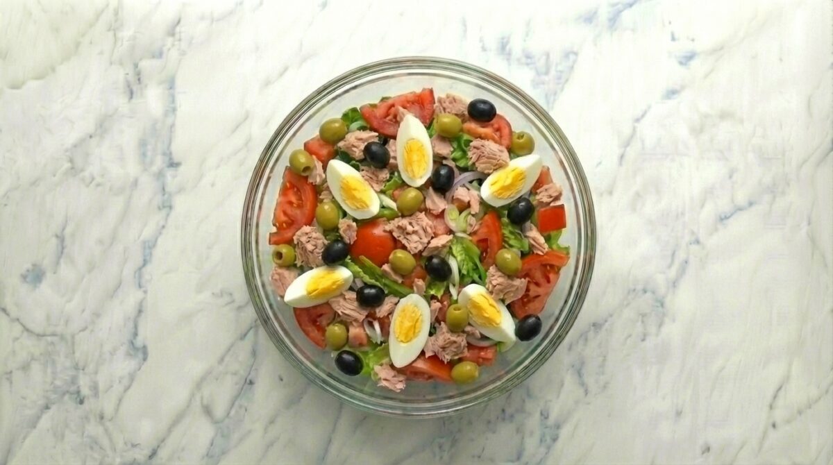 Ensalada valenciana tradicional. Receta fresca y sencilla paso a paso