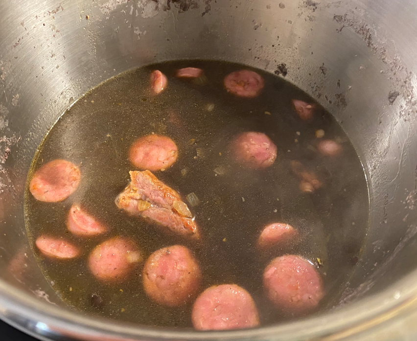 Feijoada brasileña. Guiso potente y lleno de sabor