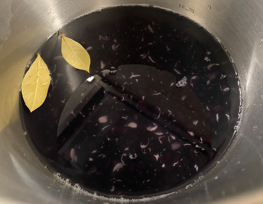 Feijoada brasileña. Guiso potente y lleno de sabor