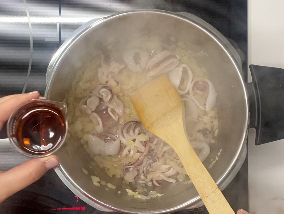 Guiso de calamares con garbanzos en olla exprés