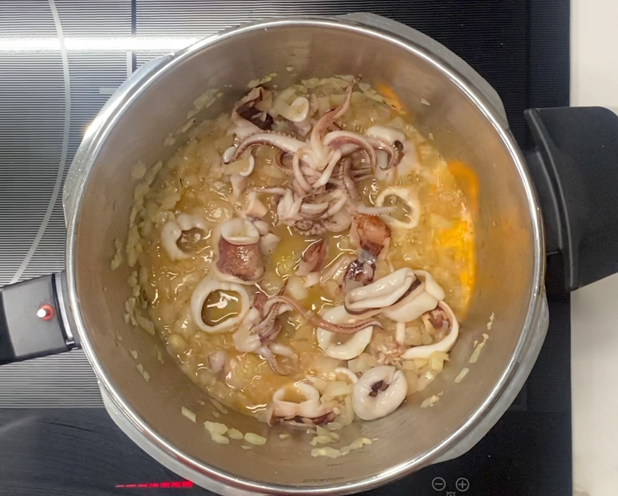 Guiso de calamares con garbanzos en olla exprés
