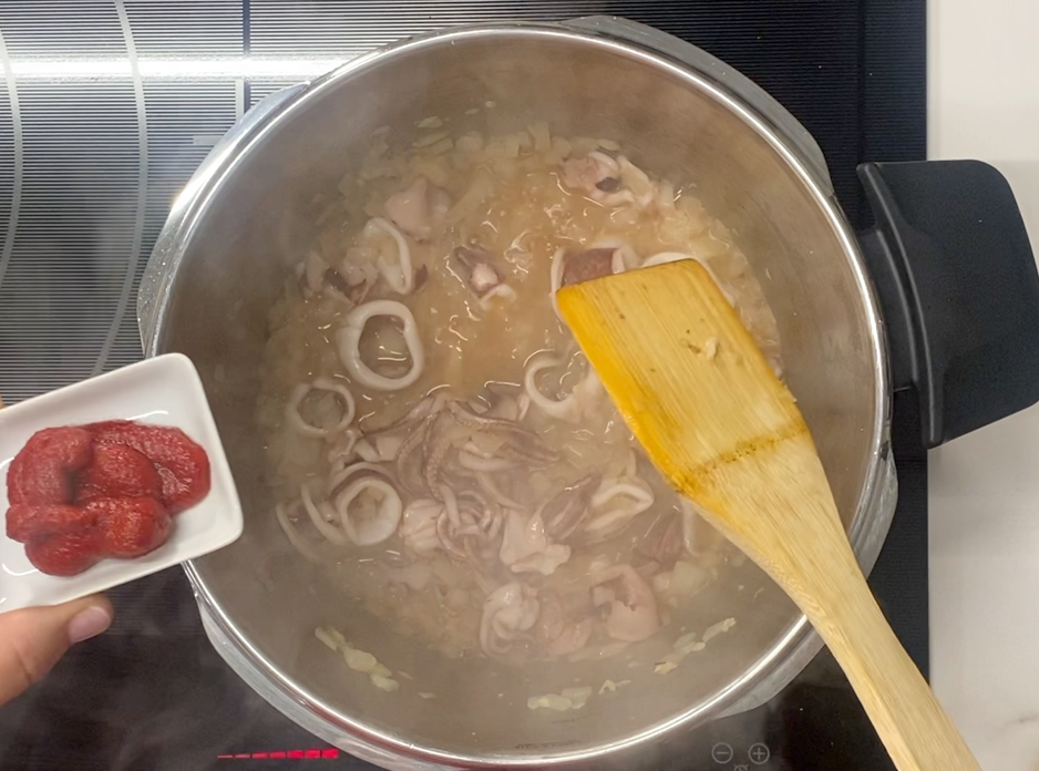 Guiso de calamares con garbanzos en olla exprés
