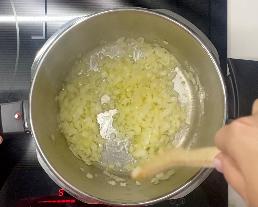 Guiso de calamares con garbanzos en olla exprés