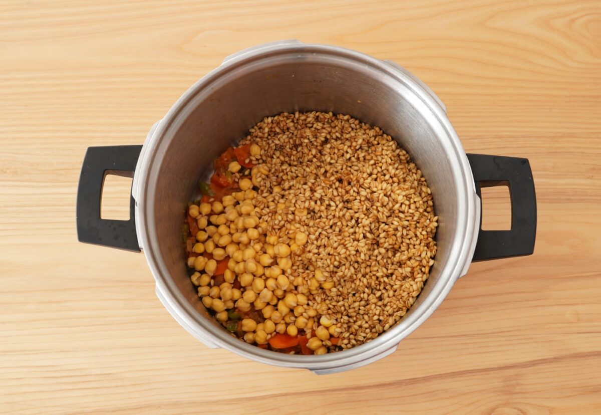 Guiso de trigo con garbanzos paso a paso