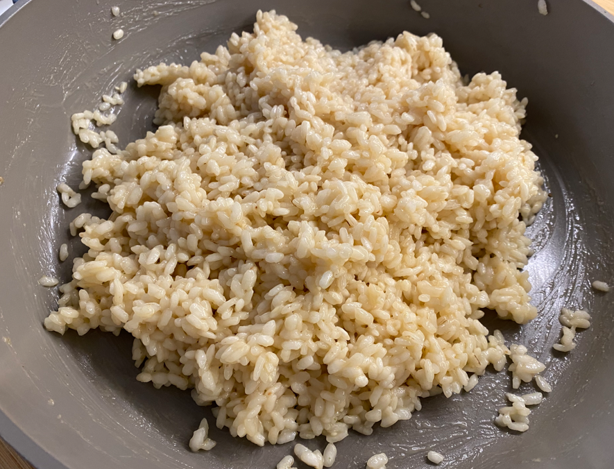 Pastelón de arroz al horno con carne y queso. Receta fácil por capas