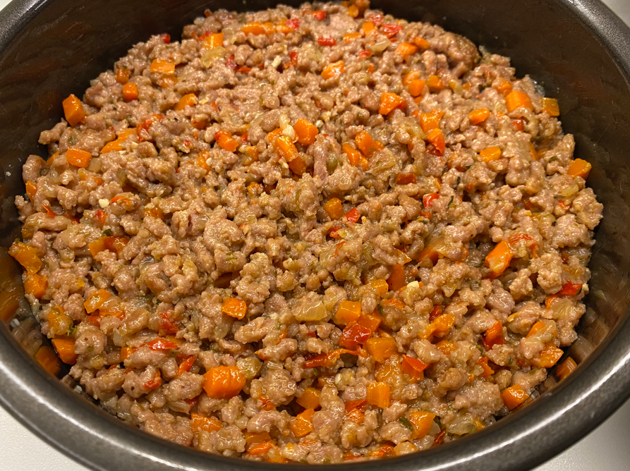 Pastelón de arroz al horno con carne y queso. Receta fácil por capas