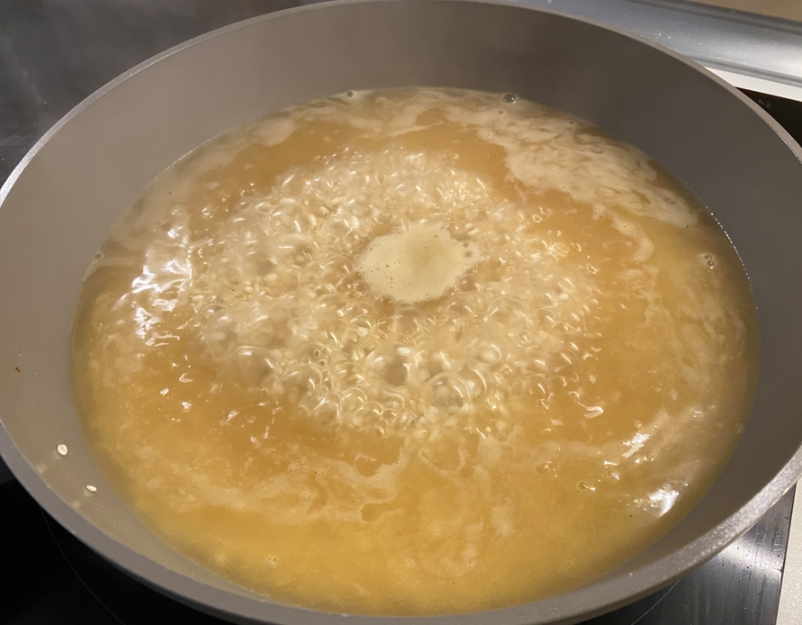 Pastelón de arroz al horno con carne y queso. Receta fácil por capas