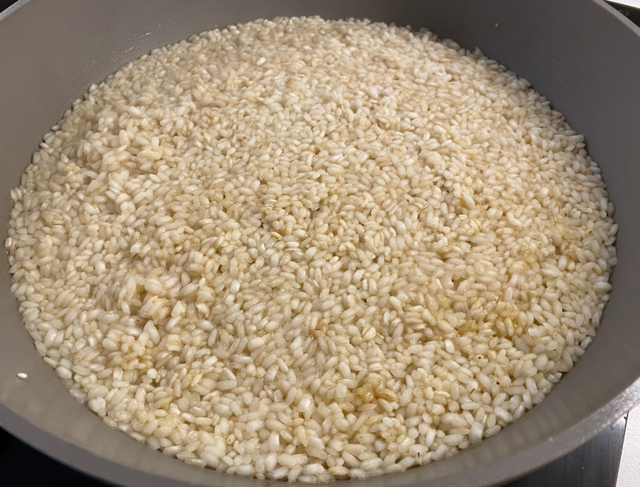 Pastelón de arroz al horno con carne y queso. Receta fácil por capas