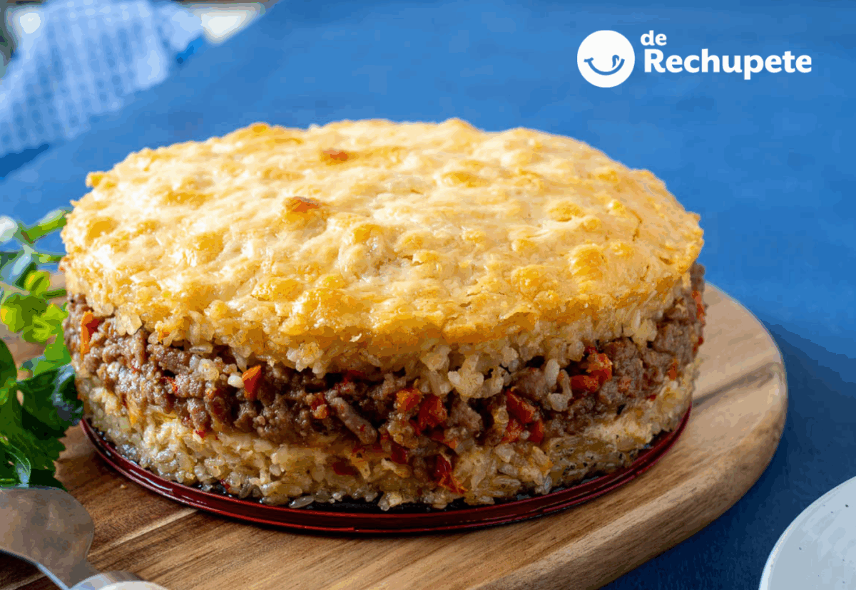 Pastelón de arroz al horno con carne y queso. Receta fácil por capas