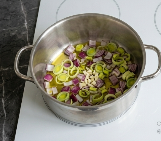Pastillas de caldo de verduras caseras, un básico de cocina que merece hueco fijo en tu congelador