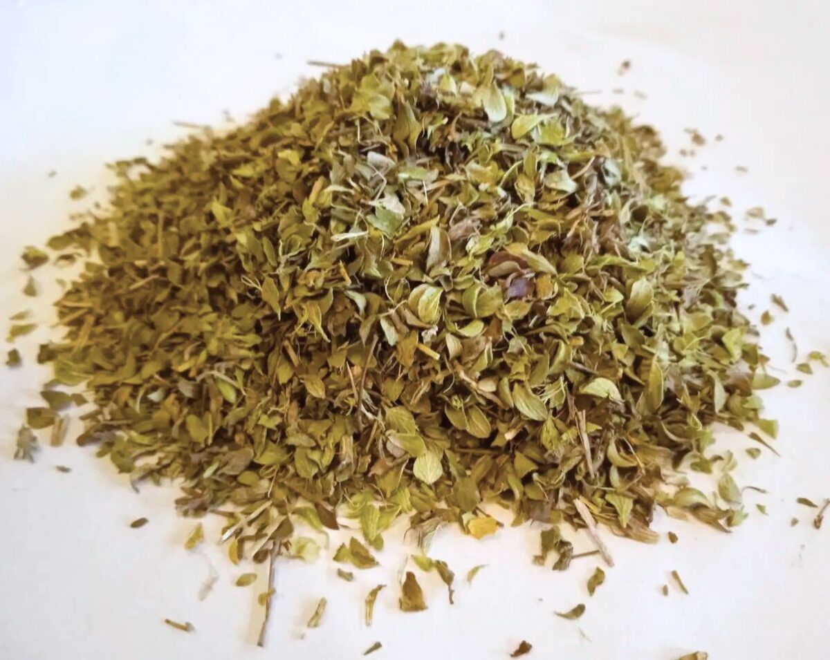 Pebrella. Qué es, propiedades, beneficios, usos en la cocina y cómo utilizar esta hierba mediterránea