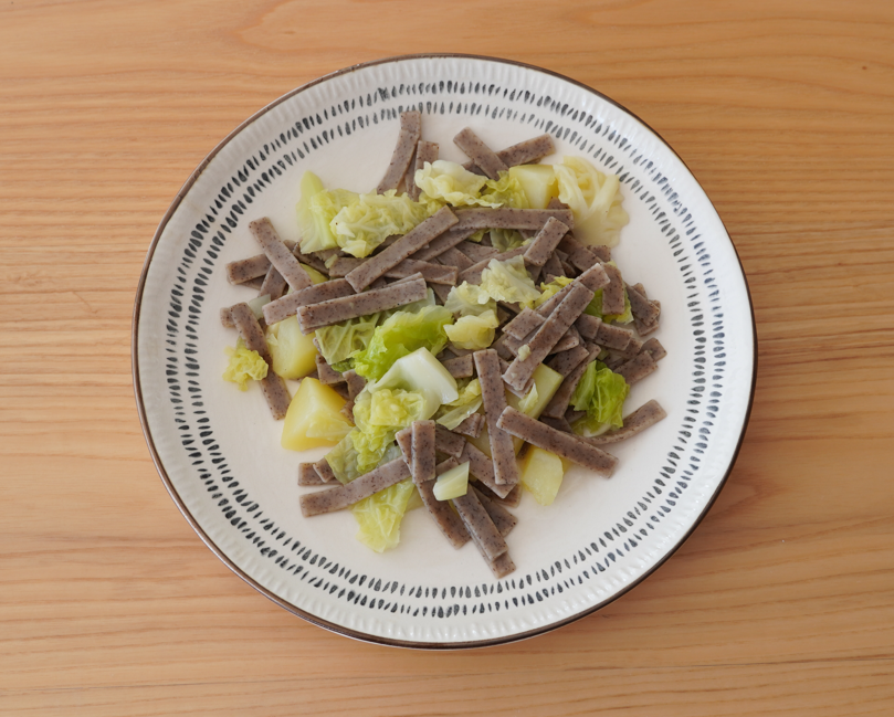 Pizzoccheri alla valtellinese: receta tradicional italiana con queso y verduras paso a paso