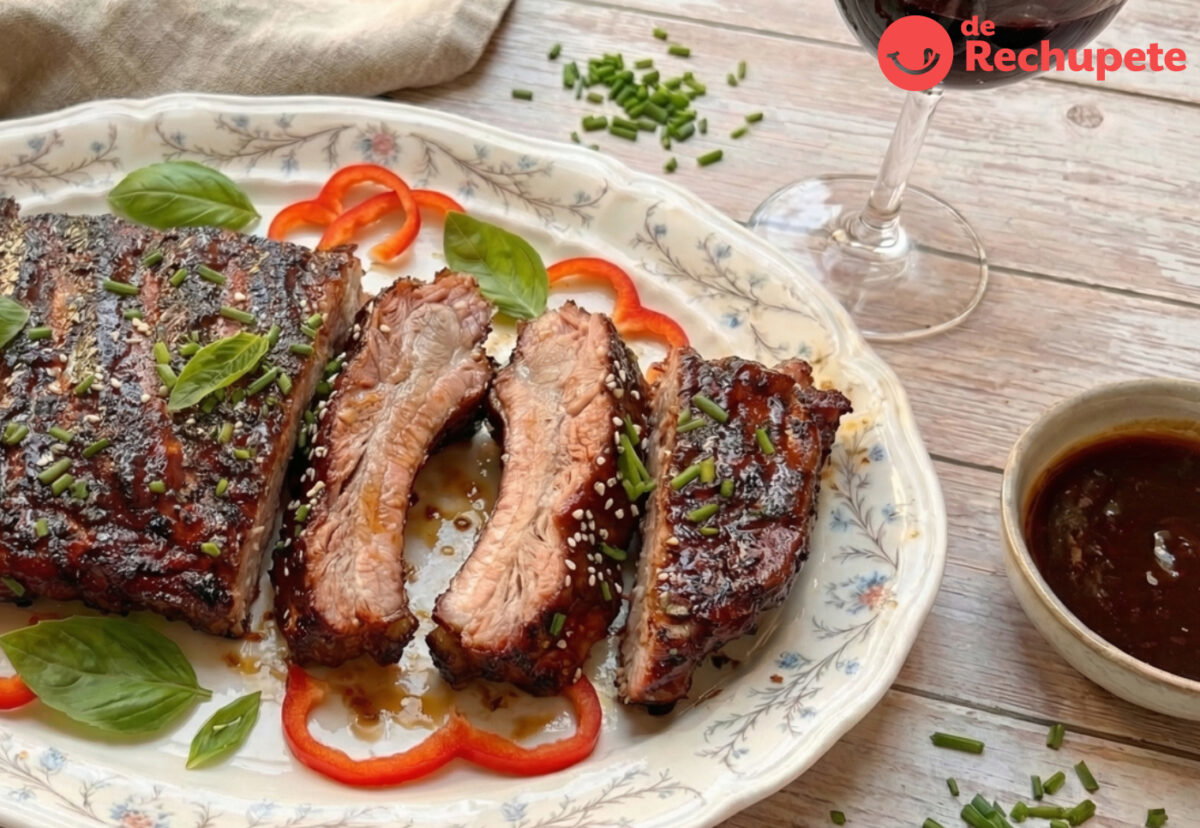 Costillas asadas teriyaki al horno. Jugosas, pegajosas y fáciles de hacer en casa