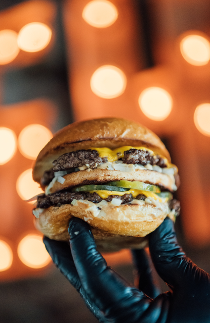 Qué son las smash burger y por qué están tan de moda