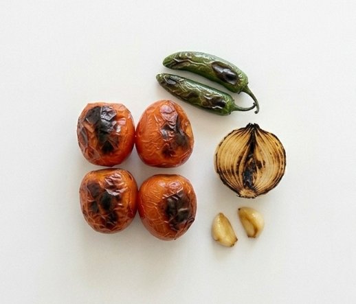 Salsa tatemada casera. Receta mexicana fácil, ahumada y llena de sabor