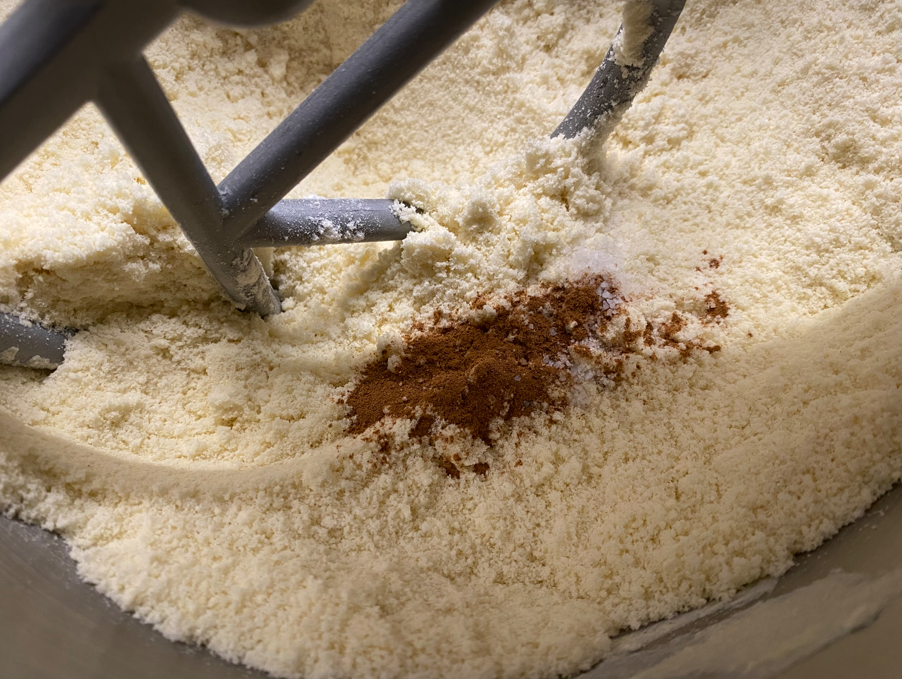 Así se hacen los auténticos stroopwafels: crujientes, tiernos y llenos de caramelo