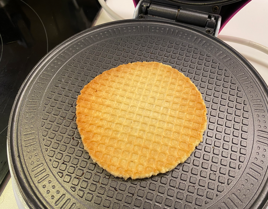Así se hacen los auténticos stroopwafels: crujientes, tiernos y llenos de caramelo