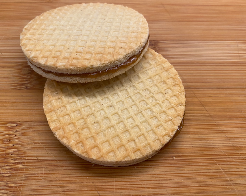 Así se hacen los auténticos stroopwafels: crujientes, tiernos y llenos de caramelo