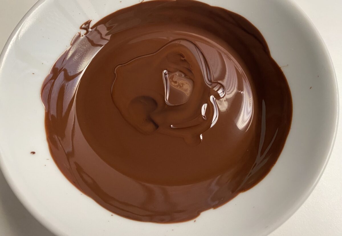 Tarta de huesitos con obleas y Nutella. La tarta de chocolate más fácil y crujiente