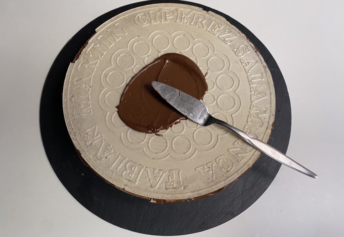 Tarta de huesitos con obleas y Nutella. La tarta de chocolate más fácil y crujiente