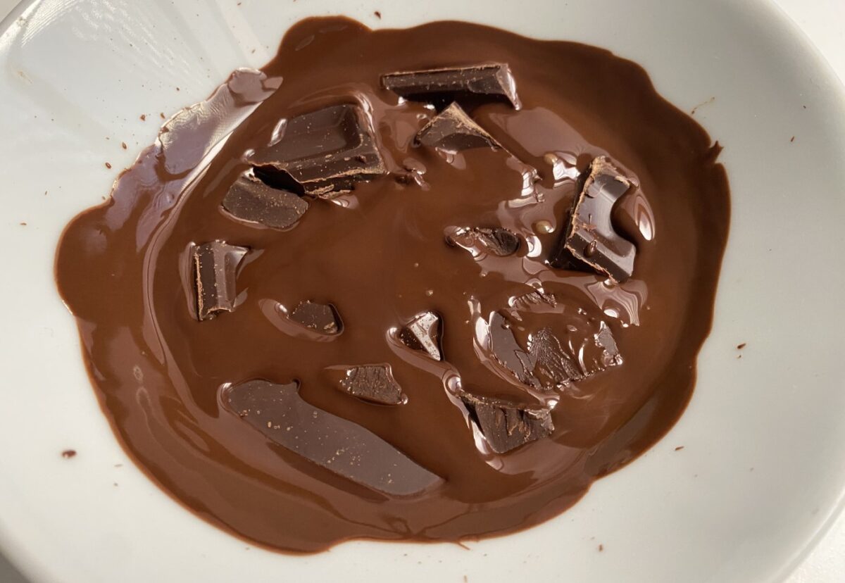 Tarta de huesitos con obleas y Nutella. La tarta de chocolate más fácil y crujiente