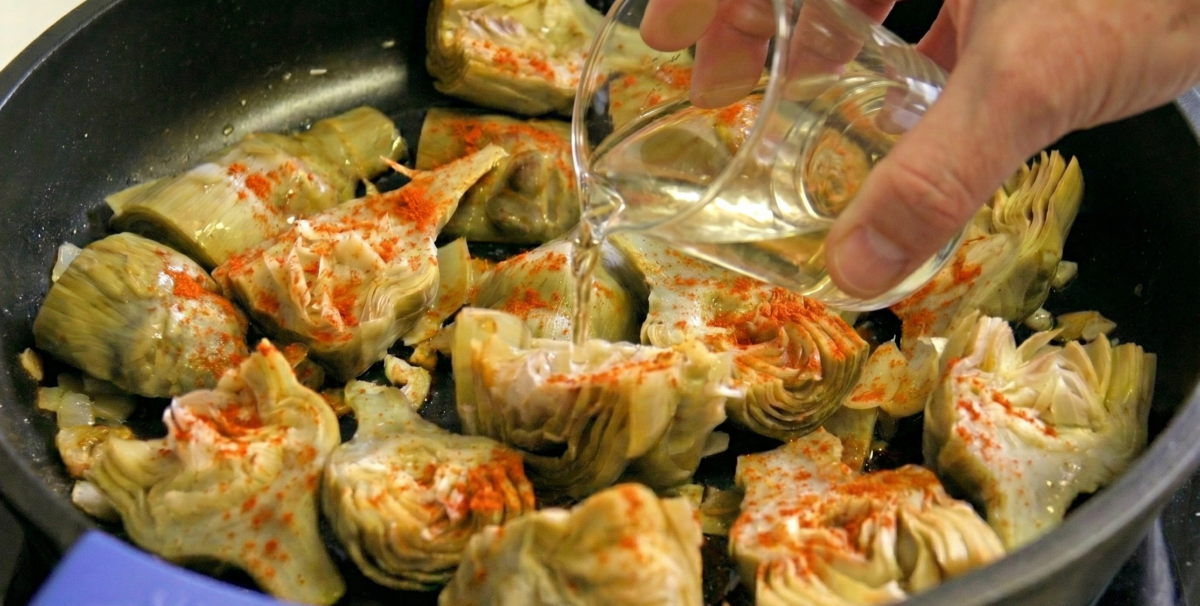 Alcachofas a la montillana: receta tradicional andaluza fácil y llena de sabor
