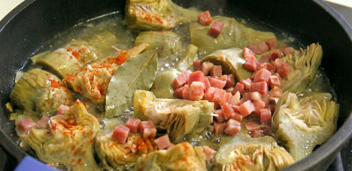 Alcachofas a la montillana: receta tradicional andaluza fácil y llena de sabor
