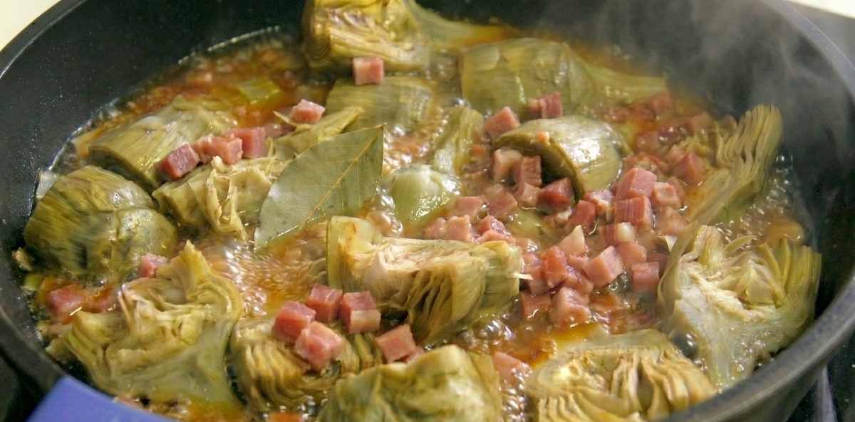 Alcachofas a la montillana: receta tradicional andaluza fácil y llena de sabor