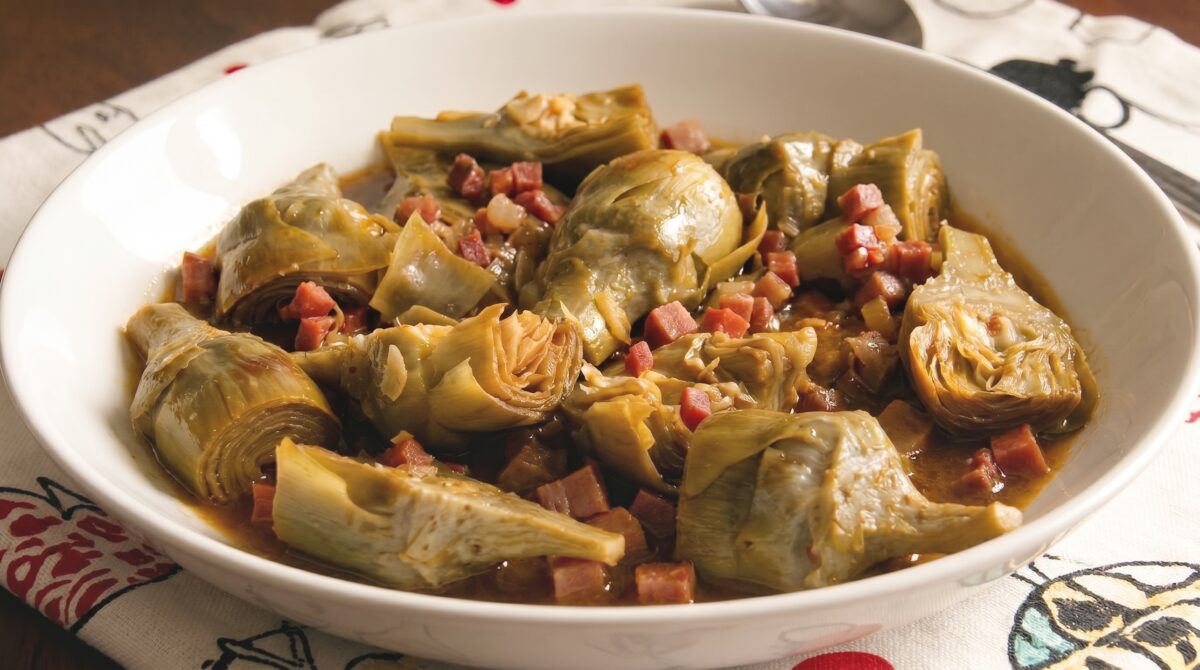 Alcachofas a la montillana: receta tradicional andaluza fácil y llena de sabor