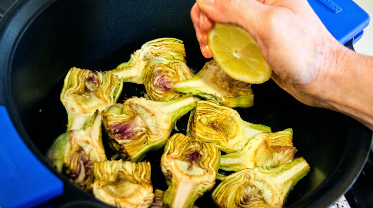 Alcachofas a la montillana: receta tradicional andaluza fácil y llena de sabor