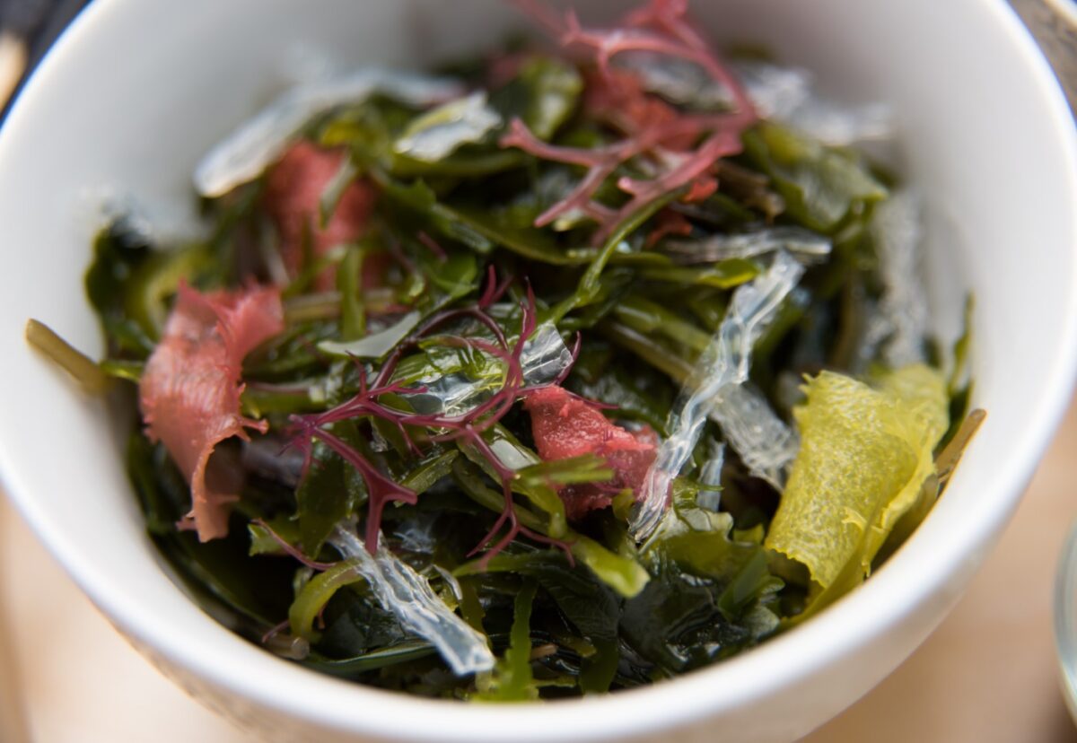 Arame. Qué es, cómo usar esta alga japonesa y por qué deberías darle una oportunidad en tu cocina